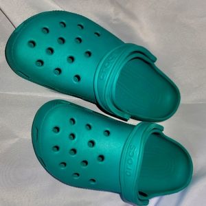 Green Crocs Size 8 womens/size 6 mens